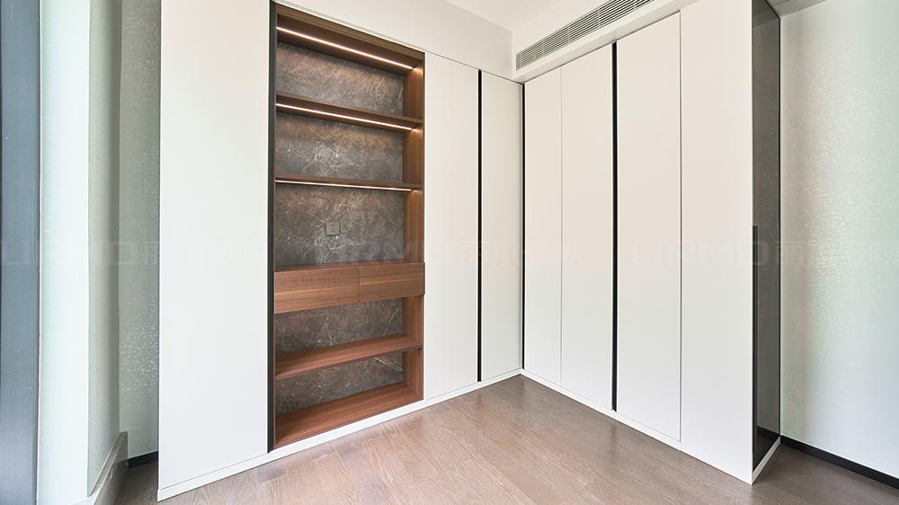 現代風-美的云越