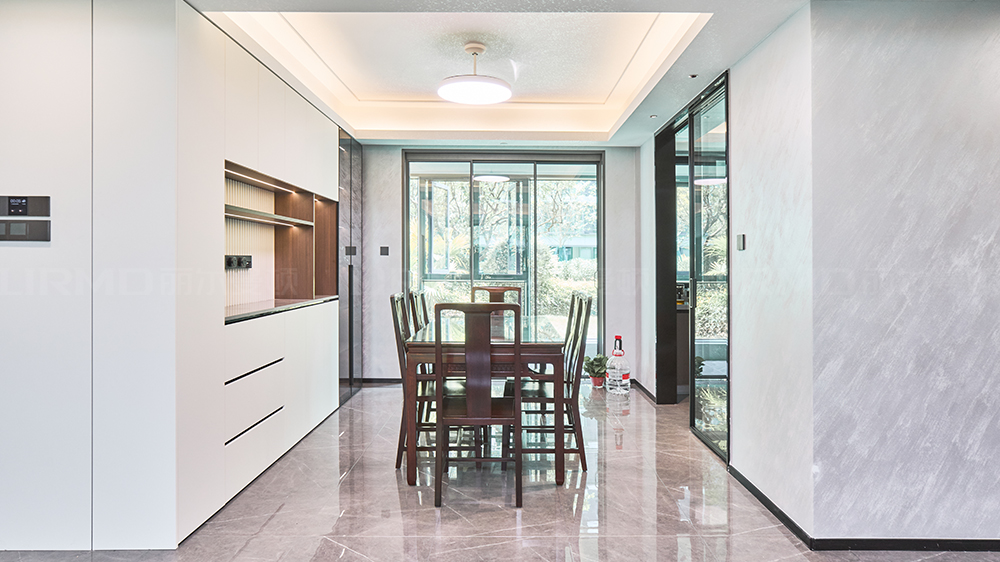 現代風-美的云越